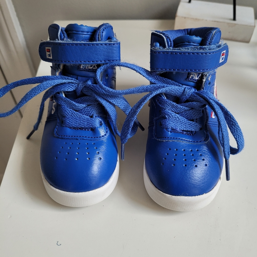 FilA blue and white toddler size 6 sneakers